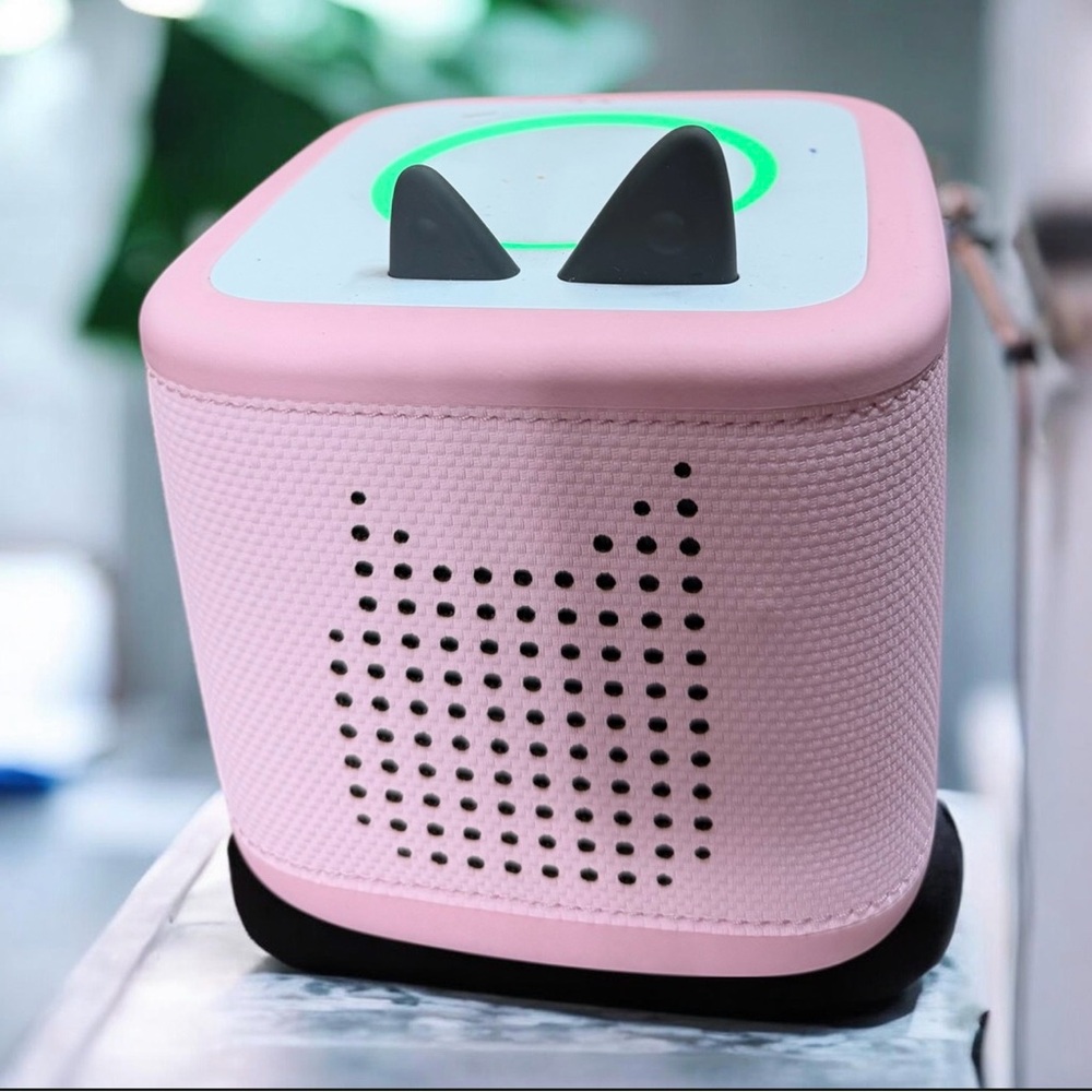 Toniebox 2 Sunset with USB-C charging cable in pink
